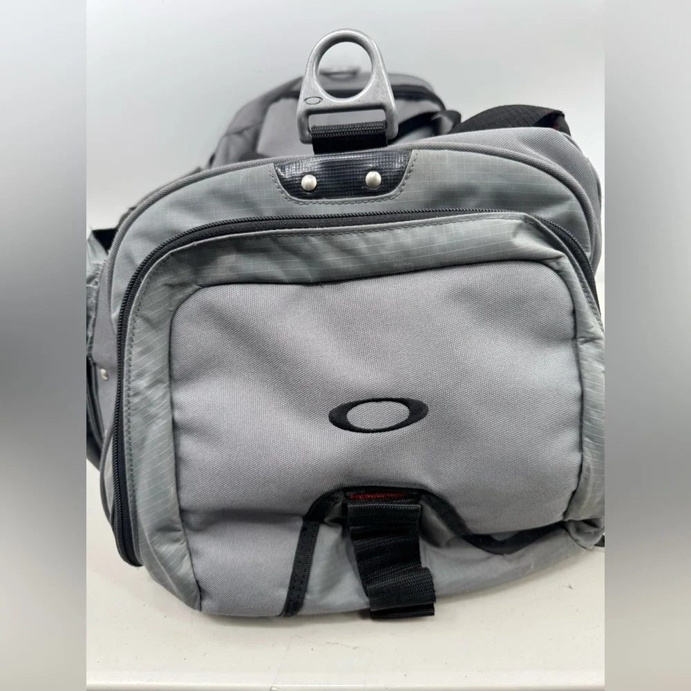 Oakley men duffel